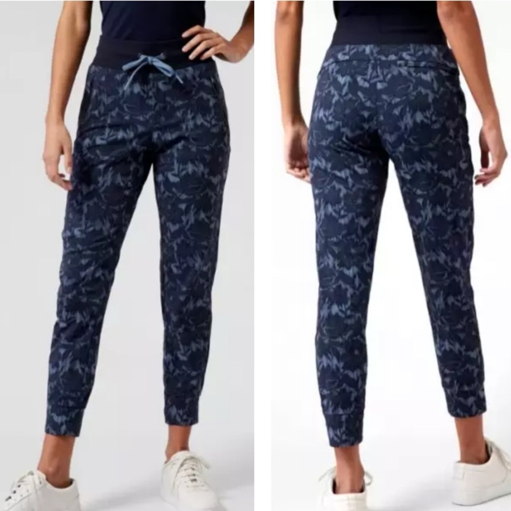 Athleta Trekkie North Printed Jogger Pants Navy Floral Print Size 8 - Picture 11 of 11